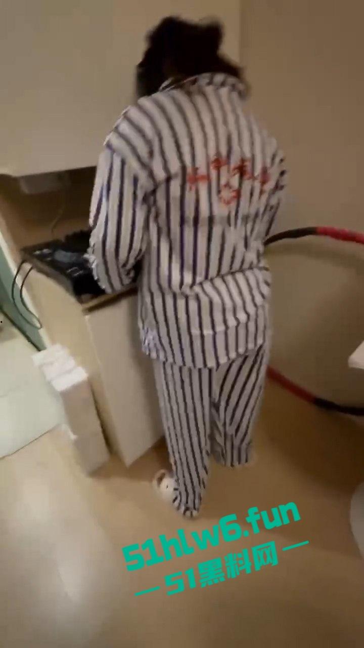 上海老鸡婆坑骗小鸡婆,高价整容吃回扣聊天记录曝光,俩骚逼互怼挺有意思 。 第13张 上海老鸡婆坑骗小鸡婆,高价整容吃回扣聊天记录曝光,俩骚逼互怼挺有意思 。 第13张