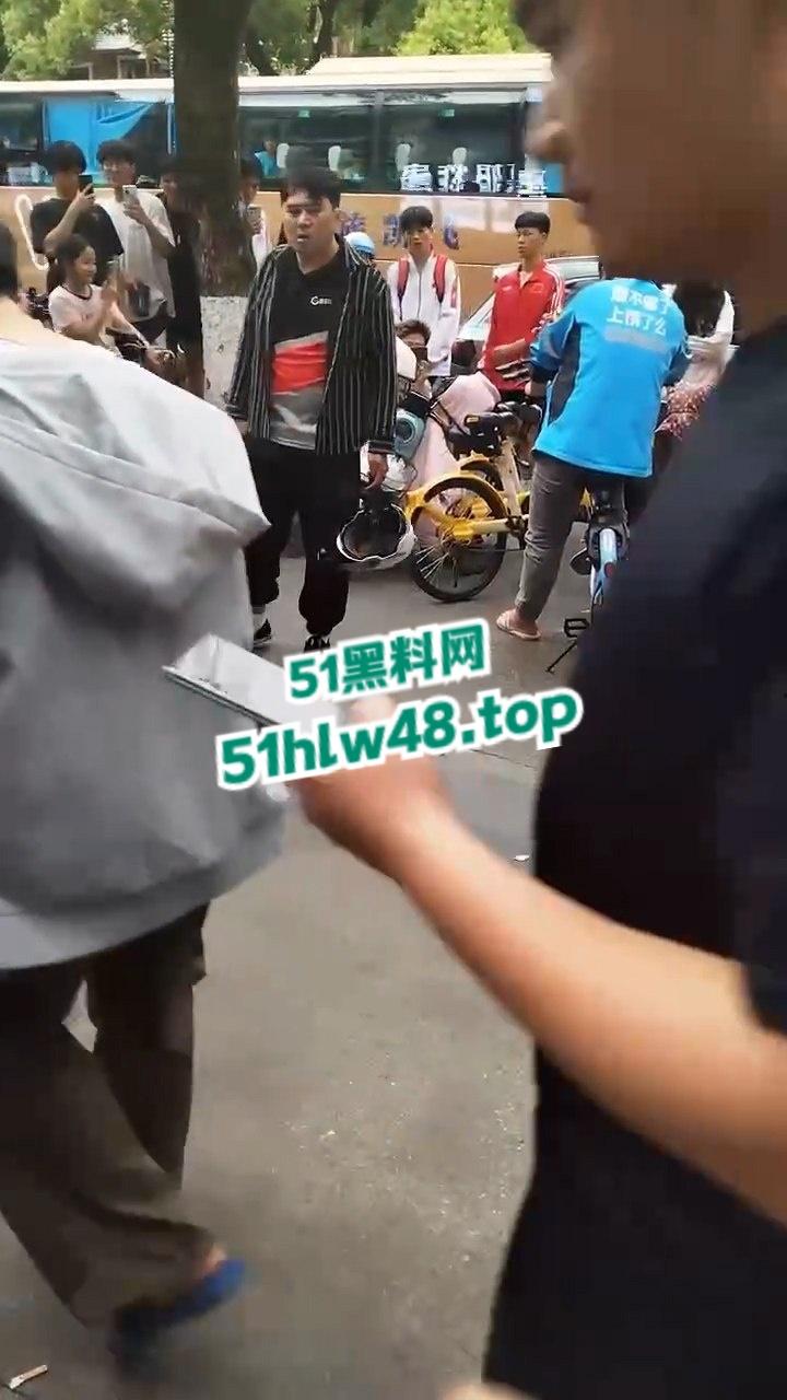 湖南纯爱小伙应声倒地!小伙为爱奔赴湖南打工,为爱工资全款上交却被女友戴绿帽。 第1张 湖南纯爱小伙应声倒地!小伙为爱奔赴湖南打工,为爱工资全款上交却被女友戴绿帽。 第1张