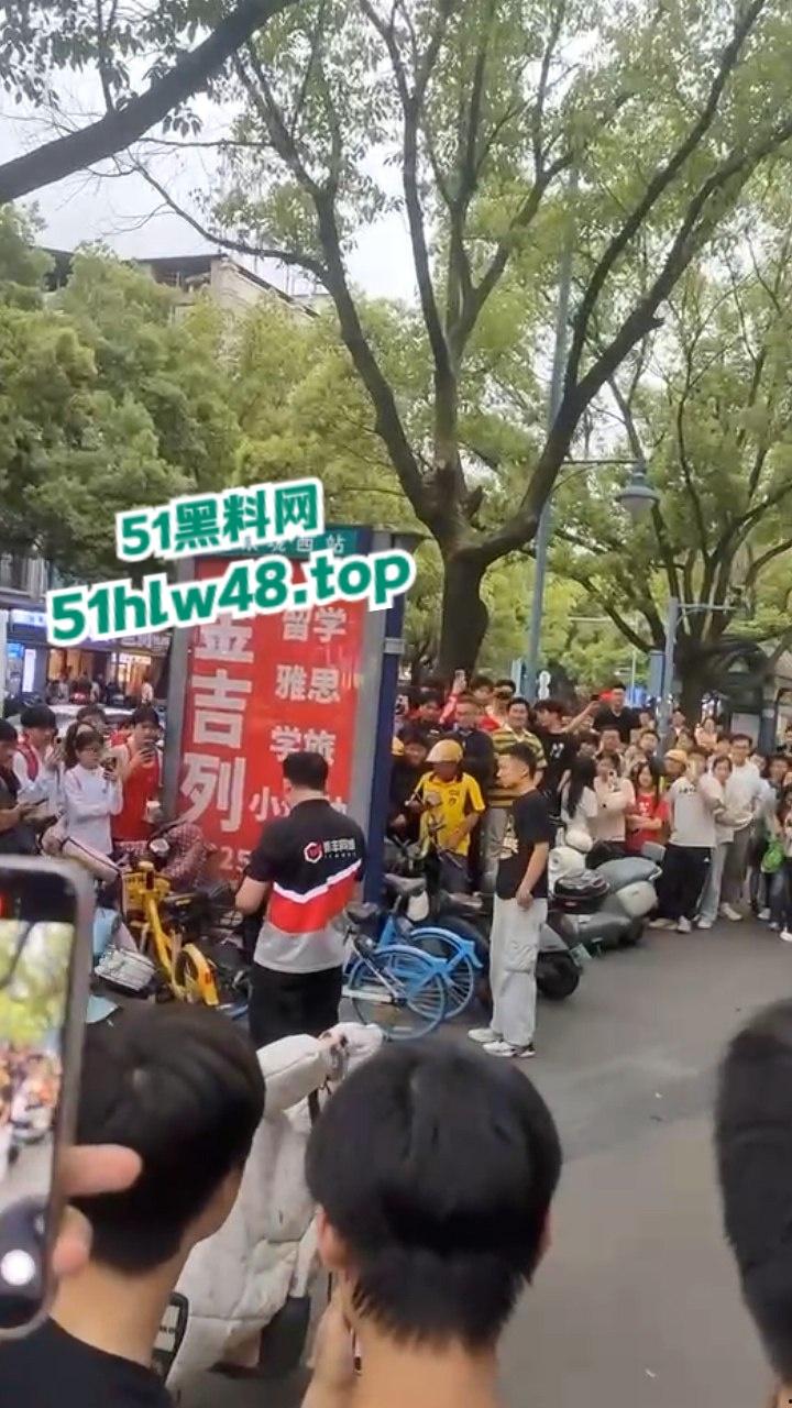 湖南纯爱小伙应声倒地!小伙为爱奔赴湖南打工,为爱工资全款上交却被女友戴绿帽。 第2张 湖南纯爱小伙应声倒地!小伙为爱奔赴湖南打工,为爱工资全款上交却被女友戴绿帽。 第2张