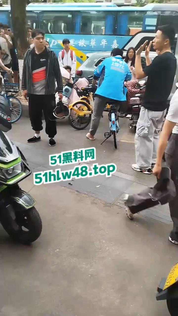 湖南纯爱小伙应声倒地!小伙为爱奔赴湖南打工,为爱工资全款上交却被女友戴绿帽。 第3张 湖南纯爱小伙应声倒地!小伙为爱奔赴湖南打工,为爱工资全款上交却被女友戴绿帽。 第3张