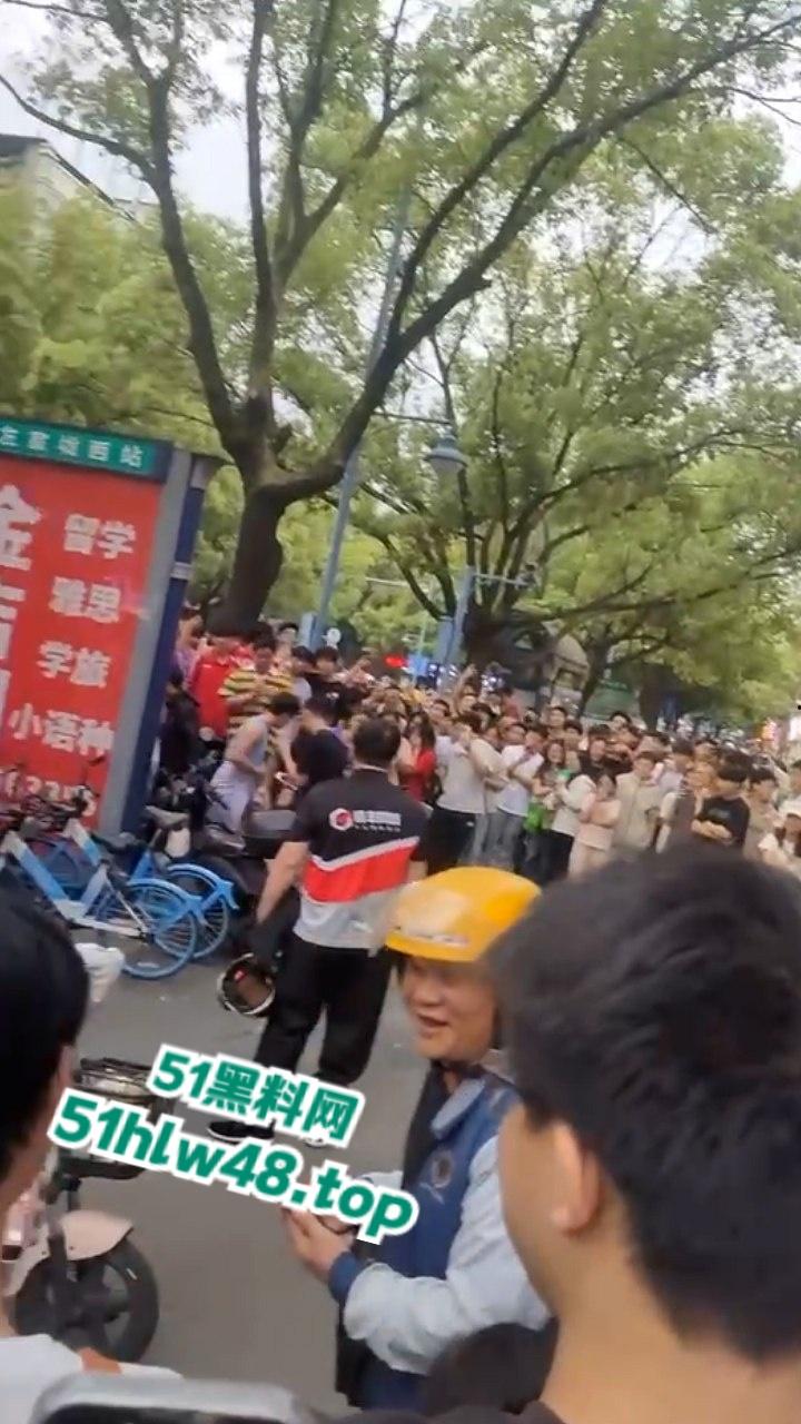 湖南纯爱小伙应声倒地!小伙为爱奔赴湖南打工,为爱工资全款上交却被女友戴绿帽。 第4张 湖南纯爱小伙应声倒地!小伙为爱奔赴湖南打工,为爱工资全款上交却被女友戴绿帽。 第4张