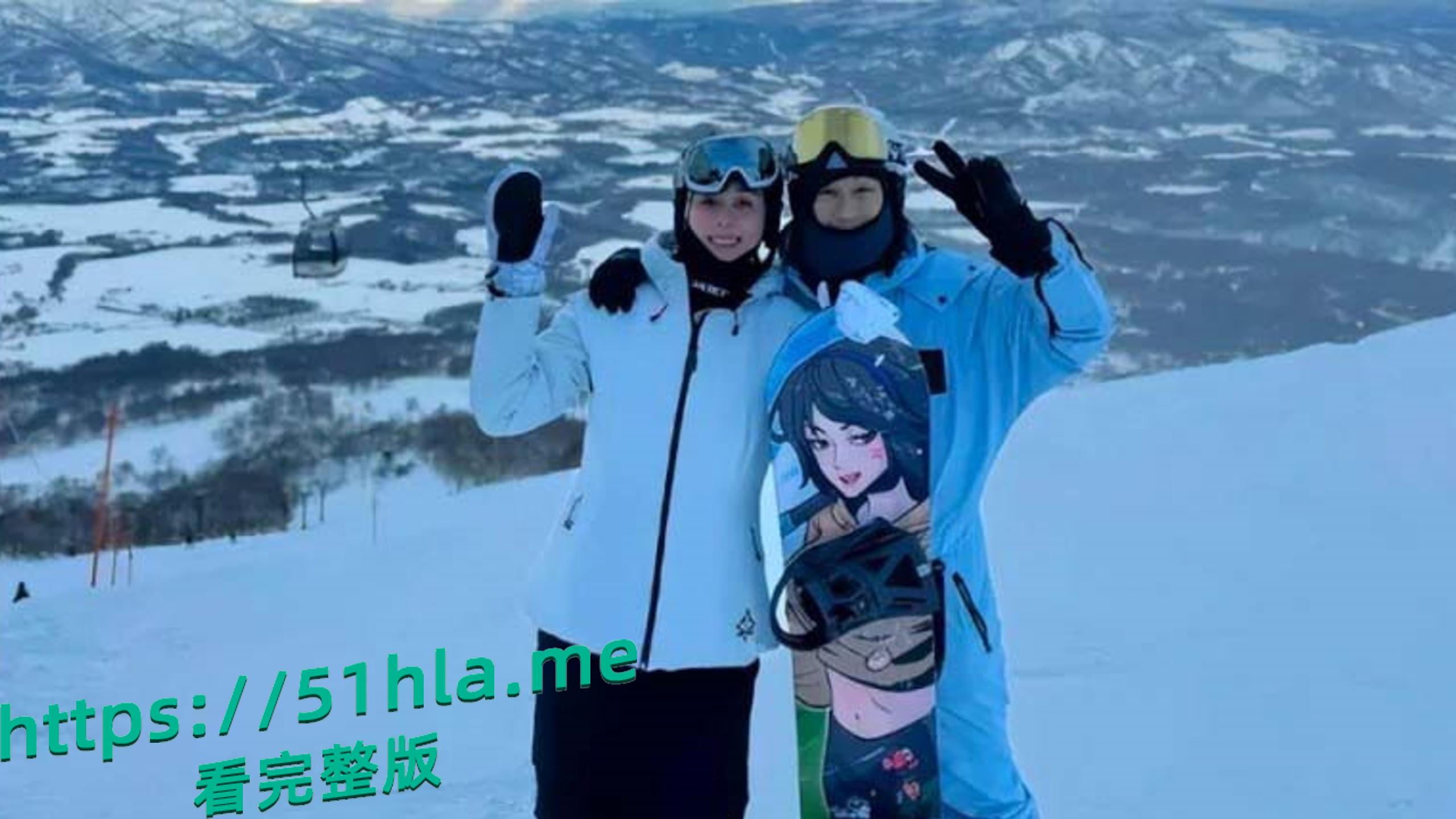 赌王之子 何猷君 继人设塌房后自曝猛料 竟将自己亲妹妹视为初恋 早年床照合影与性爱视频引全网热议! 第2张 赌王之子 何猷君 继人设塌房后自曝猛料 竟将自己亲妹妹视为初恋 早年床照合影与性爱视频引全网热议! 第2张