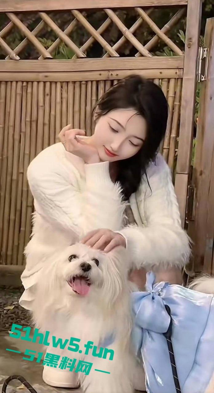 抖音翻唱网红【暖儿】被曝裸聊捞金 甜歌玉女竟是骚浪欲女八字吊乳全裸吸精。 第4张 抖音翻唱网红【暖儿】被曝裸聊捞金 甜歌玉女竟是骚浪欲女八字吊乳全裸吸精。 第4张