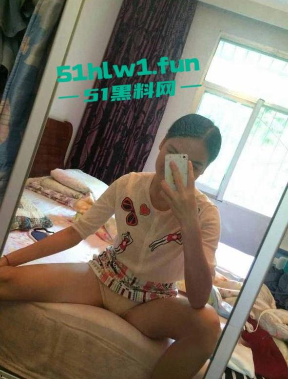 重庆反差熟女人妻【李沐嵘】与炮友的大量裸照流出,平日里贤妻良母私底下非常淫荡。 第5张 重庆反差熟女人妻【李沐嵘】与炮友的大量裸照流出,平日里贤妻良母私底下非常淫荡。 第5张