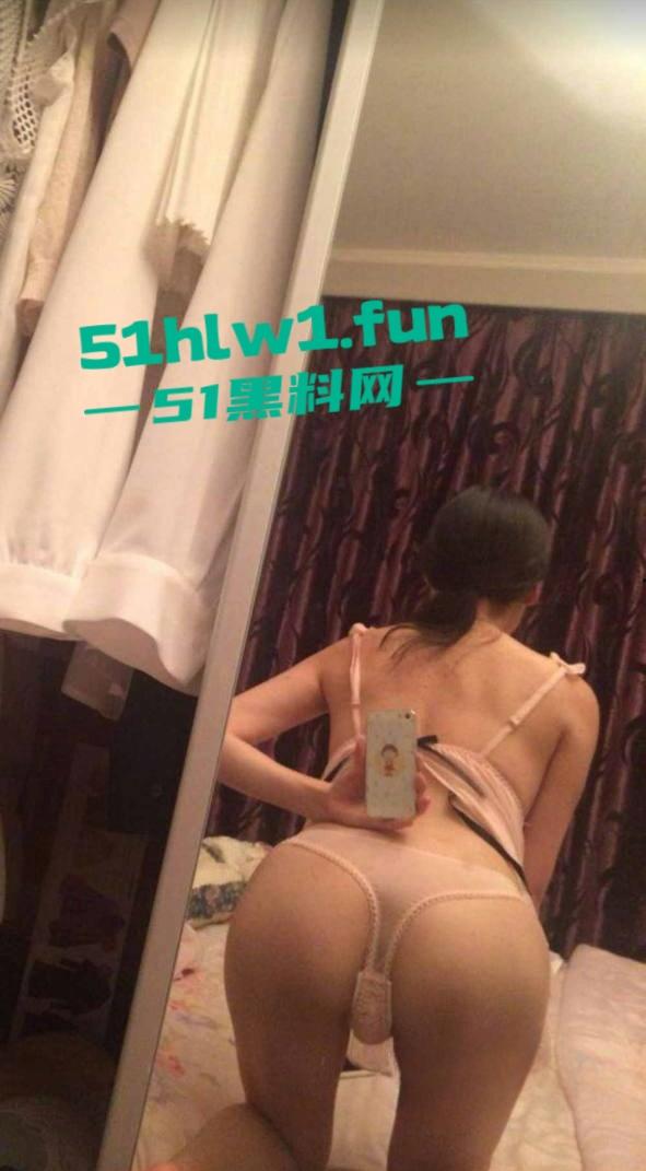 重庆反差熟女人妻【李沐嵘】与炮友的大量裸照流出,平日里贤妻良母私底下非常淫荡。 第7张 重庆反差熟女人妻【李沐嵘】与炮友的大量裸照流出,平日里贤妻良母私底下非常淫荡。 第7张