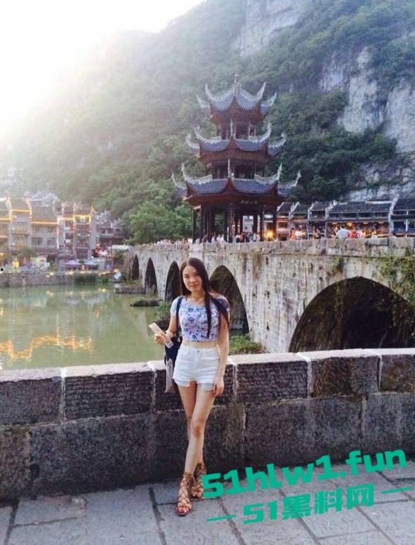 重庆反差熟女人妻【李沐嵘】与炮友的大量裸照流出,平日里贤妻良母私底下非常淫荡。 第9张 重庆反差熟女人妻【李沐嵘】与炮友的大量裸照流出,平日里贤妻良母私底下非常淫荡。 第9张