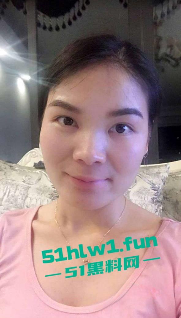 重庆反差熟女人妻【李沐嵘】与炮友的大量裸照流出,平日里贤妻良母私底下非常淫荡。 第12张 重庆反差熟女人妻【李沐嵘】与炮友的大量裸照流出,平日里贤妻良母私底下非常淫荡。 第12张