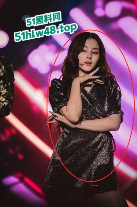 韩女团成员【李承利】后台换衣服被私生饭偷拍,骚奶全露还被同事捏屁股! 第5张 韩女团成员【李承利】后台换衣服被私生饭偷拍,骚奶全露还被同事捏屁股! 第5张