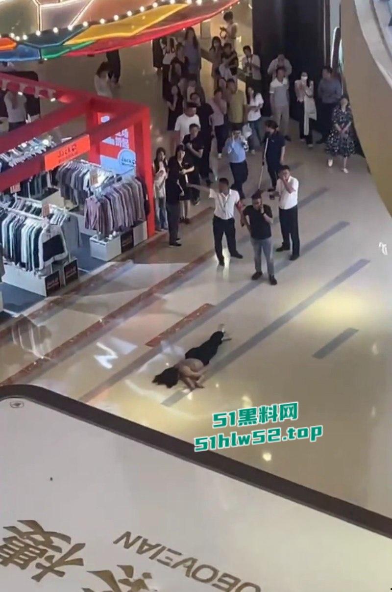 江苏扬州京华城商场内,女子跳楼轻生真相暴漏竟是与男友买奶茶发生分歧,一时冲动跳楼结束了生命! 第2张 江苏扬州京华城商场内,女子跳楼轻生真相暴漏竟是与男友买奶茶发生分歧,一时冲动跳楼结束了生命! 第2张