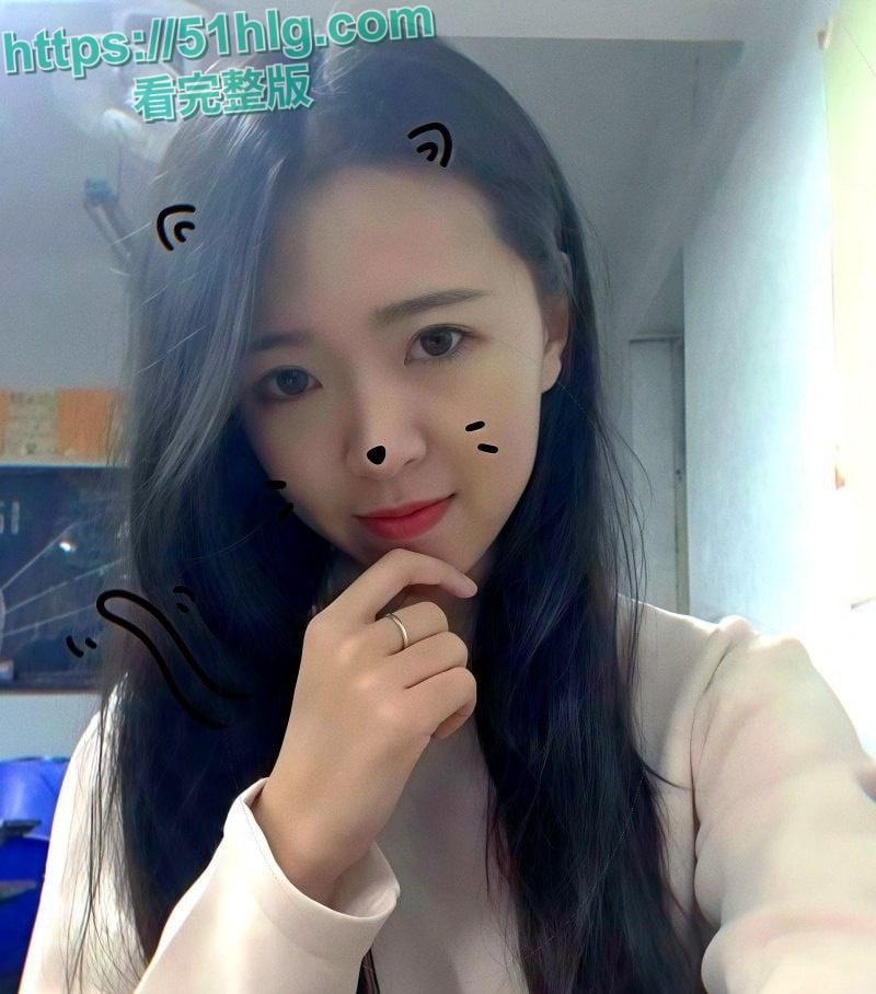 【四川成都】高颜值风骚人妻挑战1V8 三洞齐开多人激战场面十分壮观 8大猛男竟无人能让骚逼高潮 震惊众人  第2张