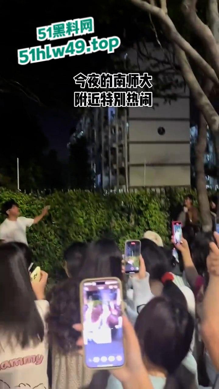 江苏泰州纯爱小哥千里寻爱,得知被女友戴多顶绿帽,人财两失当街破防楼下大骂婊子。 第5张 江苏泰州纯爱小哥千里寻爱,得知被女友戴多顶绿帽,人财两失当街破防楼下大骂婊子。 第5张