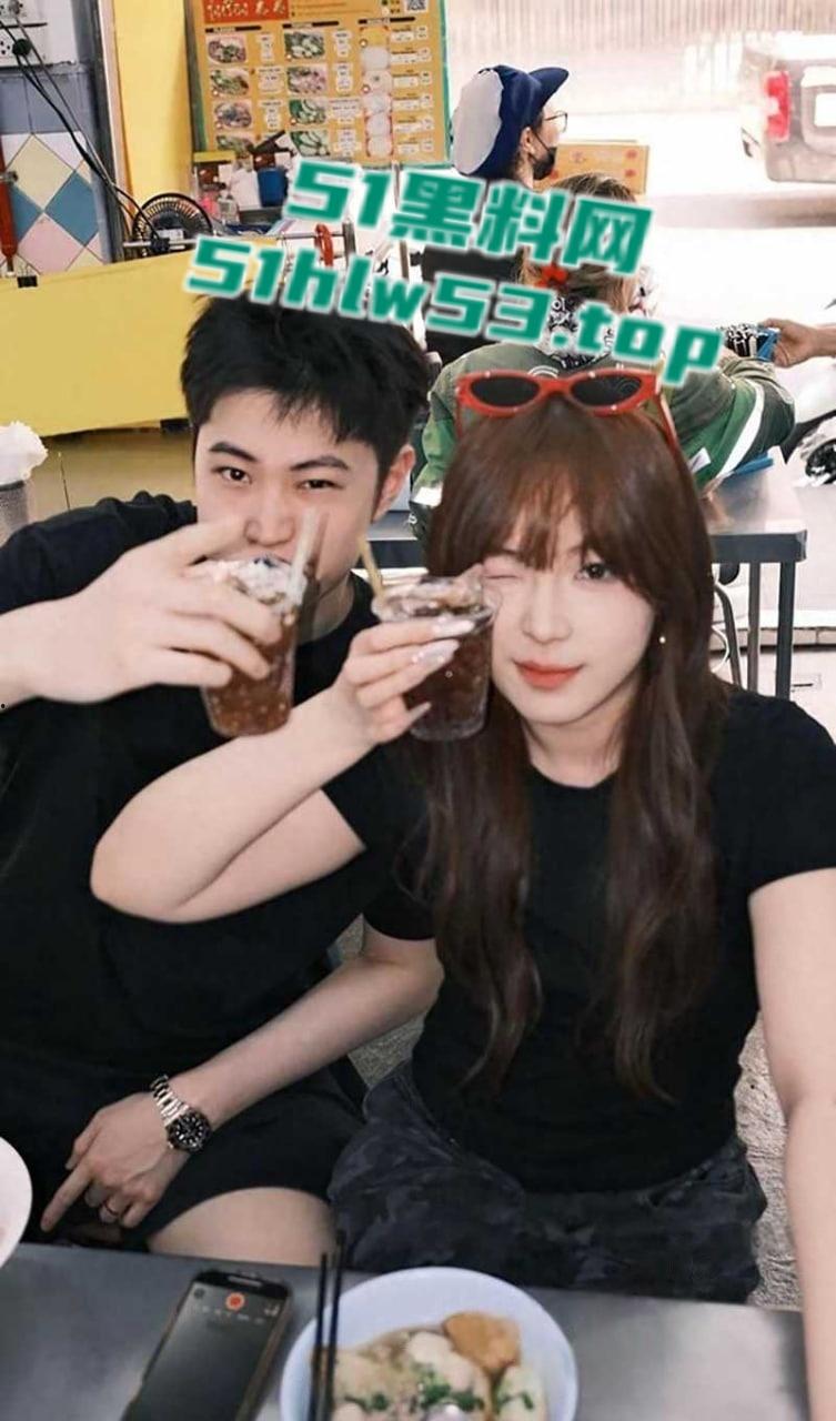 二婚体育男大战拔丝女,抖音300万粉丝网红【小郑嘻嘻】自曝老公婚内出轨,连做爱视频都一并爆光! 第3张 二婚体育男大战拔丝女,抖音300万粉丝网红【小郑嘻嘻】自曝老公婚内出轨,连做爱视频都一并爆光! 第3张