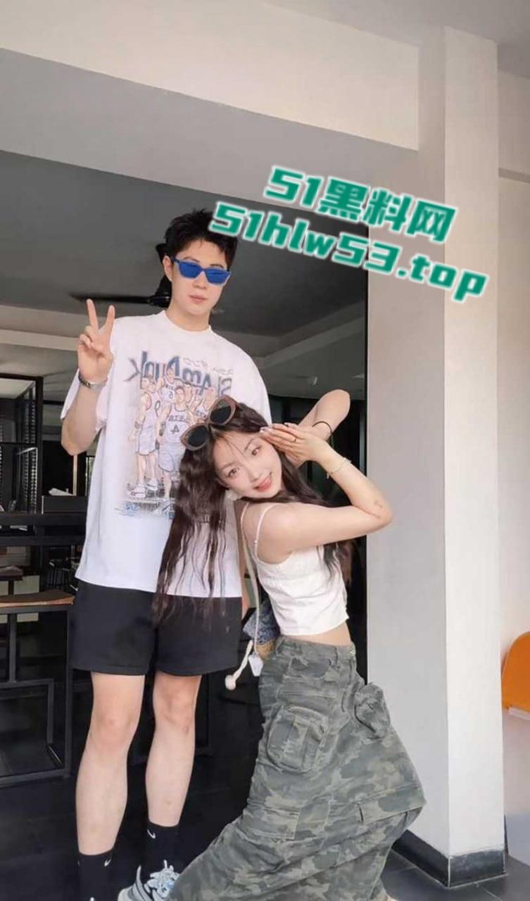 二婚体育男大战拔丝女,抖音300万粉丝网红【小郑嘻嘻】自曝老公婚内出轨,连做爱视频都一并爆光! 第5张 二婚体育男大战拔丝女,抖音300万粉丝网红【小郑嘻嘻】自曝老公婚内出轨,连做爱视频都一并爆光! 第5张