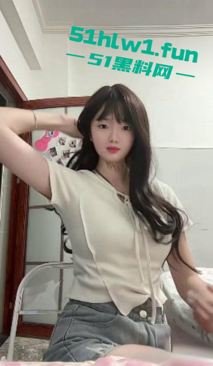 快手反差嫩妹主播【左嫡】身材纤细的大奶女神 和土豪1v1裸聊 展示细腰翘乳秀完美身材  第3张