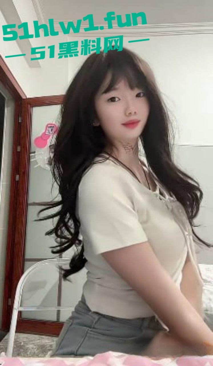 快手反差嫩妹主播【左嫡】身材纤细的大奶女神 和土豪1v1裸聊 展示细腰翘乳秀完美身材  第4张