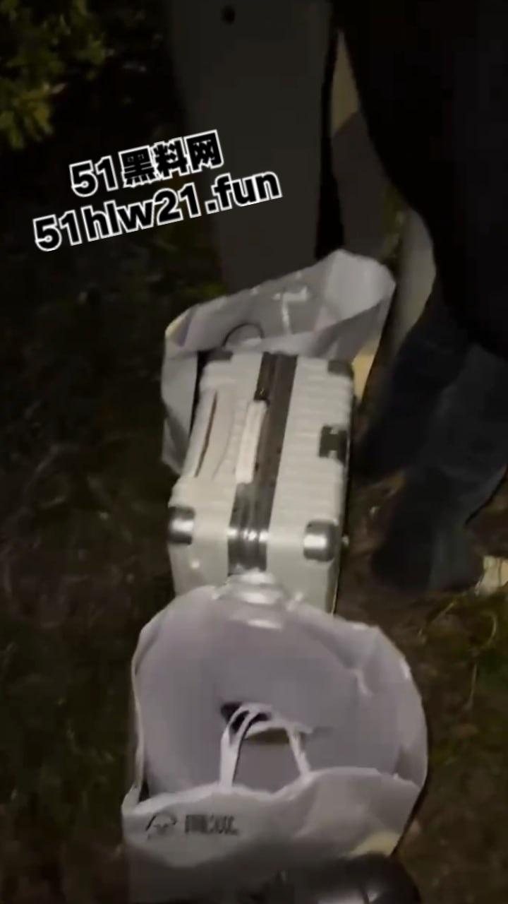 上海3人搭顺风车去江苏,半路竟被司机恶意加价,拒绝司机加价后竟被丢在高速上司机称钱没到位! 第3张 上海3人搭顺风车去江苏,半路竟被司机恶意加价,拒绝司机加价后竟被丢在高速上司机称钱没到位! 第3张