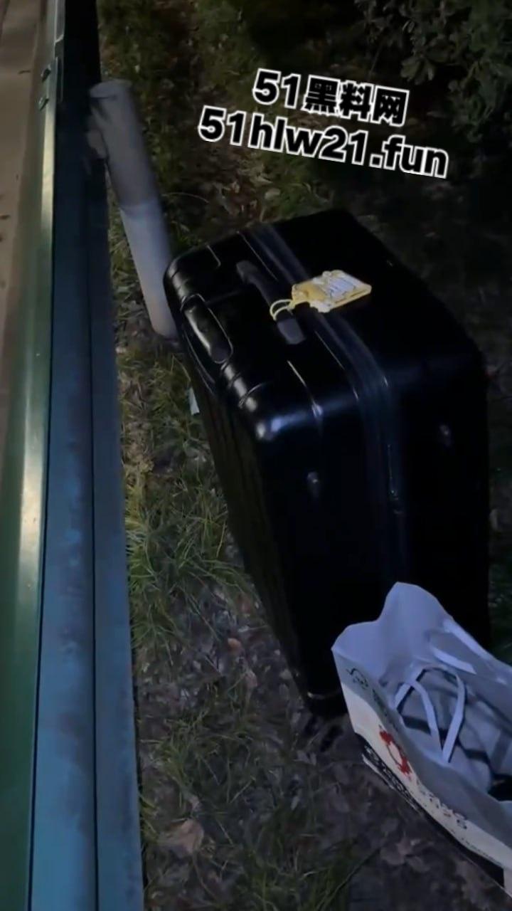 上海3人搭顺风车去江苏,半路竟被司机恶意加价,拒绝司机加价后竟被丢在高速上司机称钱没到位! 第5张 上海3人搭顺风车去江苏,半路竟被司机恶意加价,拒绝司机加价后竟被丢在高速上司机称钱没到位! 第5张