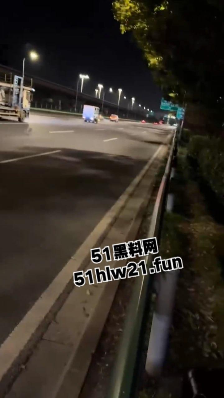 上海3人搭顺风车去江苏,半路竟被司机恶意加价,拒绝司机加价后竟被丢在高速上司机称钱没到位! 第6张 上海3人搭顺风车去江苏,半路竟被司机恶意加价,拒绝司机加价后竟被丢在高速上司机称钱没到位! 第6张