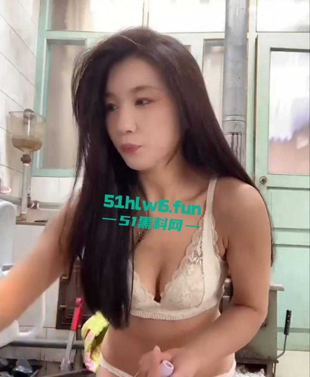 山东烟台莱州沙河，王木木烧烤店老板娘颜值超高的性感御姐，被土豪重金拿下裸聊自慰视频遭流出。  第10张