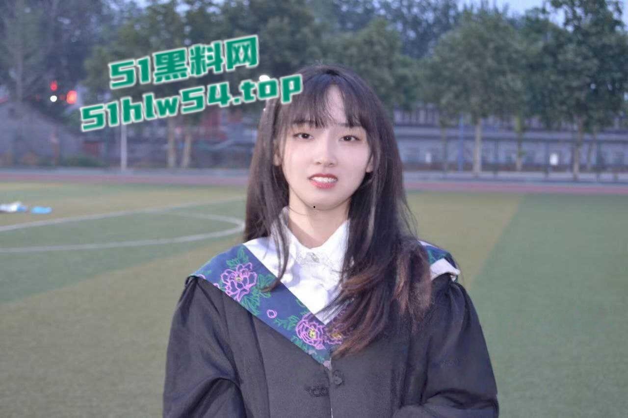 清纯女大学生露脸遭男友在酒店调教，白嫩小穴被男友猛操，后入扣逼跪爬娇喘高潮！  第1张