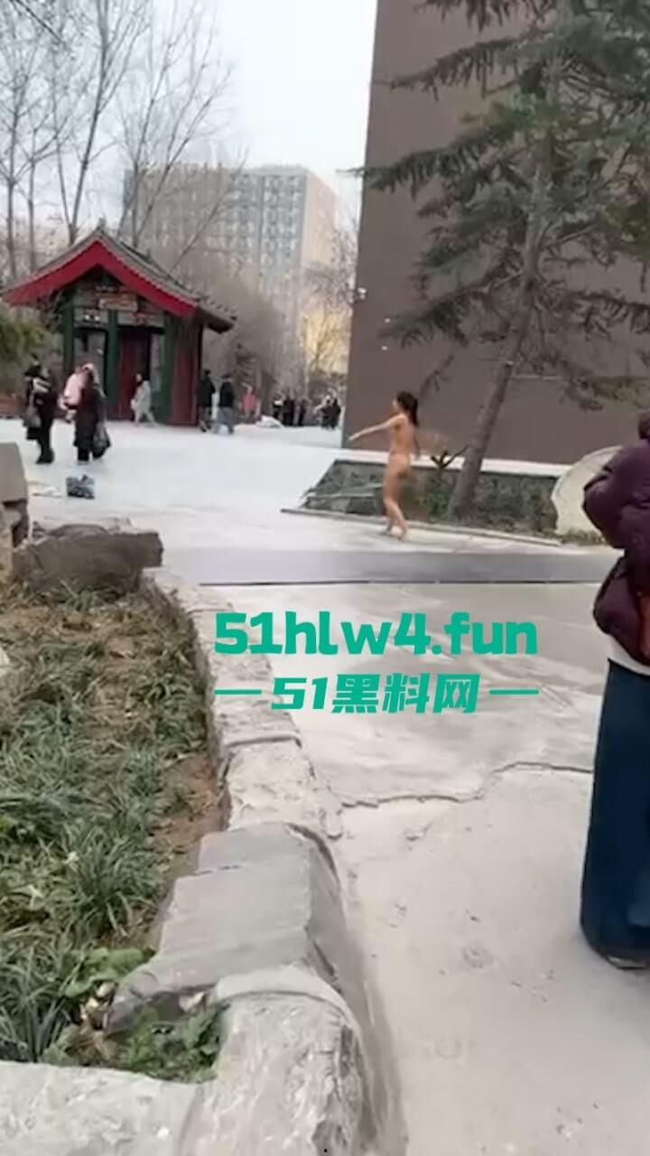 河北一小区路边惊现裸奔女,一丝不挂露奶露逼勇气可嘉,真实小母狗出来执行主人的任务。 第6张 河北一小区路边惊现裸奔女,一丝不挂露奶露逼勇气可嘉,真实小母狗出来执行主人的任务。 第6张