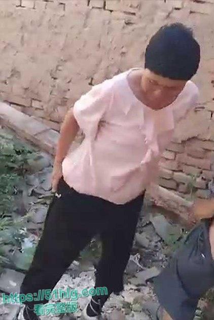 【河南】炸裂抓奸社死现场 亲生儿子废弃房屋抓奸 撞破母亲与陌生老男人户外苟合 震惊到无话可说 第2张 【河南】炸裂抓奸社死现场 亲生儿子废弃房屋抓奸 撞破母亲与陌生老男人户外苟合 震惊到无话可说 第2张