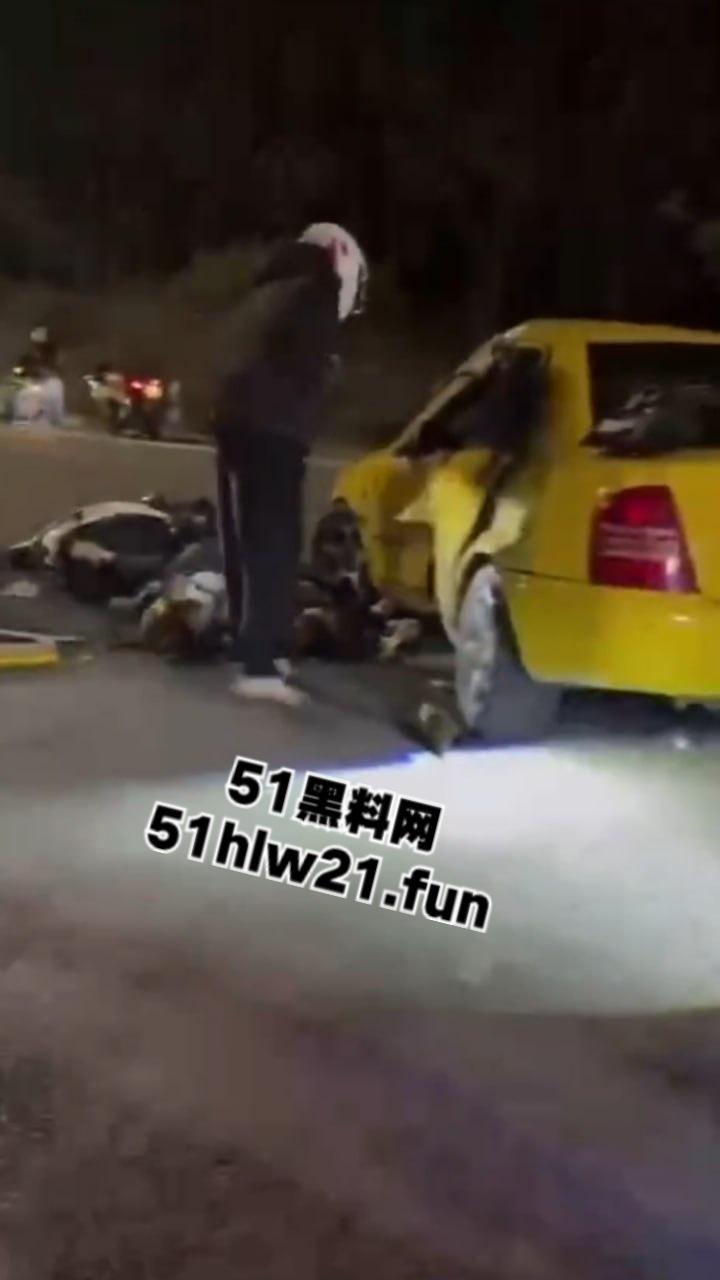 广东江门精神小伙，组织改装摩托车排位赛结果当场撞上轿车，导致司机死亡目前参赛人员正在抓捕中。  第4张