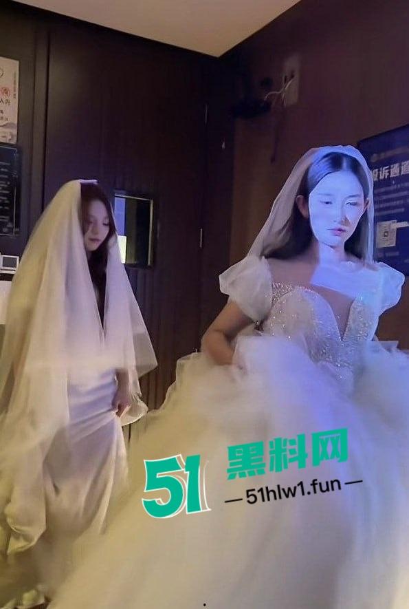 抖音新娘技师【莉莉安】被爆足疗房骚操作，千里跋涉挨操后入服务一条龙，大神千里扑来连干三晚直呼上头！  第1张