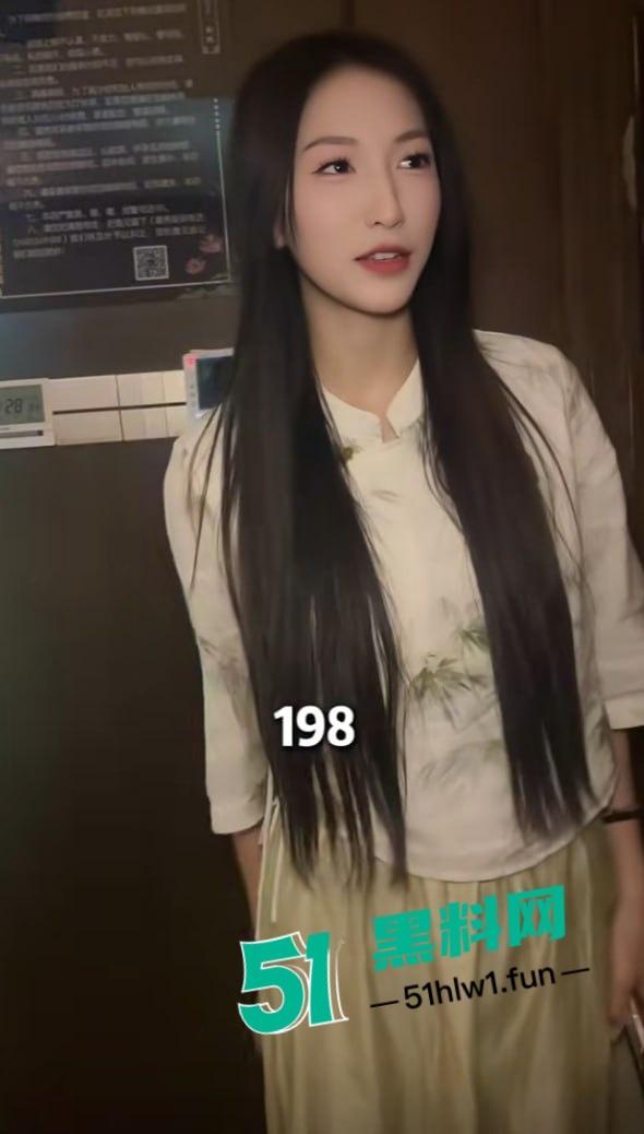 抖音新娘技师【莉莉安】被爆足疗房骚操作，千里跋涉挨操后入服务一条龙，大神千里扑来连干三晚直呼上头！  第4张