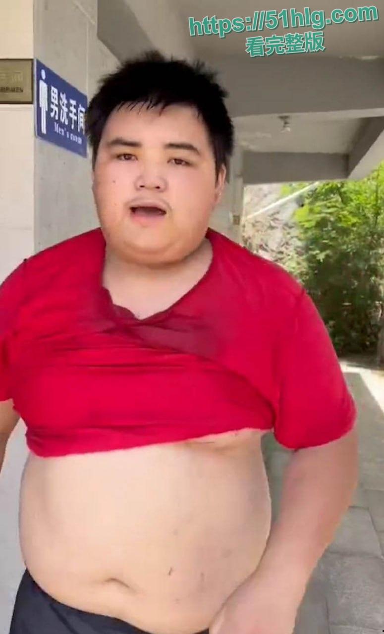 七旬老太路边险遭肥宅男强奸 行凶时被路人发现当场制服 变态行径引发公愤 现场视频独家曝光 第1张 七旬老太路边险遭肥宅男强奸 行凶时被路人发现当场制服 变态行径引发公愤 现场视频独家曝光 第1张