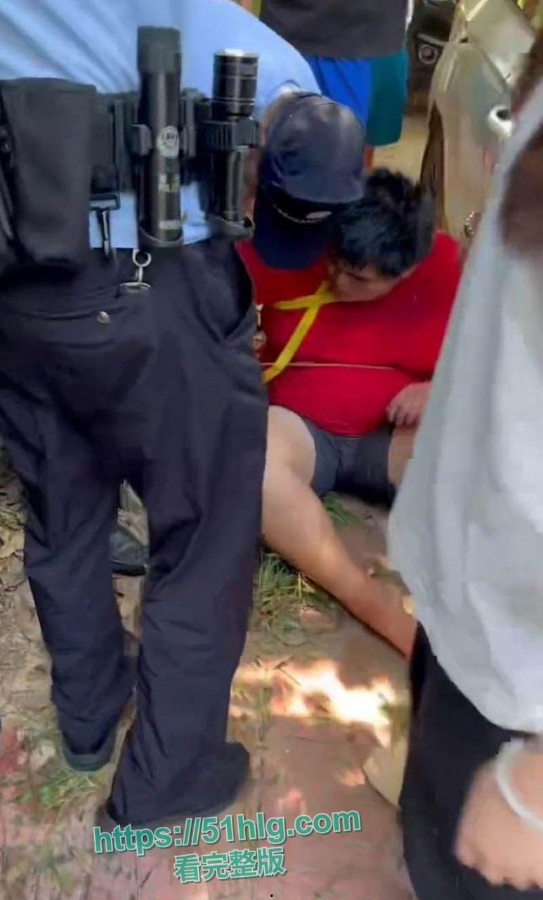 七旬老太路边险遭肥宅男强奸 行凶时被路人发现当场制服 变态行径引发公愤 现场视频独家曝光 第3张 七旬老太路边险遭肥宅男强奸 行凶时被路人发现当场制服 变态行径引发公愤 现场视频独家曝光 第3张