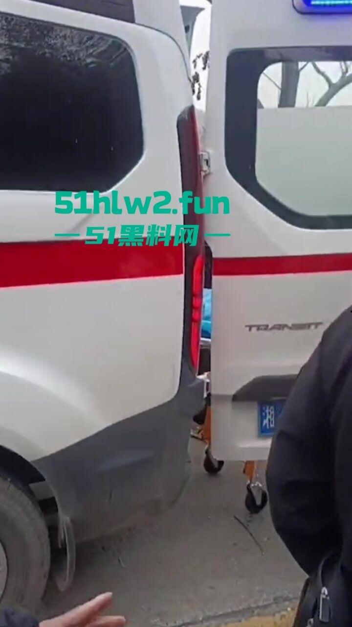 开车打盹儿险送命!湖南石门皂市水库一货车突然失控撞上山体,车头报废人差点归西 。 第9张 开车打盹儿险送命!湖南石门皂市水库一货车突然失控撞上山体,车头报废人差点归西 。 第9张