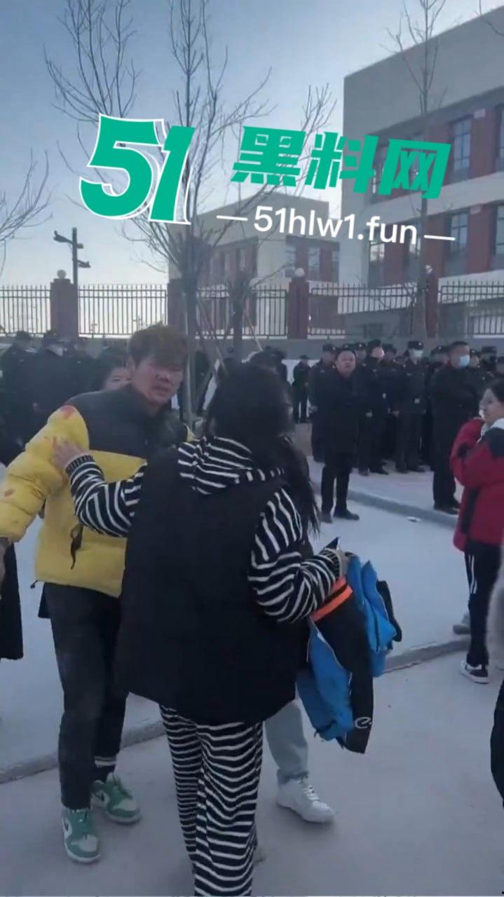 蒲城职校坠亡男生事件发酵,知情人爆料重重疑点,官方表态排除刑案,网友却不买账! 第7张 蒲城职校坠亡男生事件发酵,知情人爆料重重疑点,官方表态排除刑案,网友却不买账! 第7张