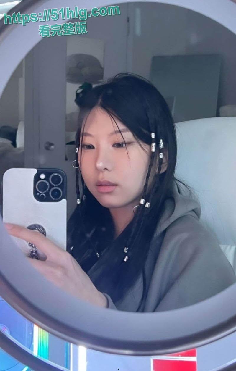 【新加坡】美女留学生回国后却在外网爆火 前男友因爱生恨将私密视频曝光 极品身材被各种爆操 淫荡本质展现的淋漓尽致  第5张