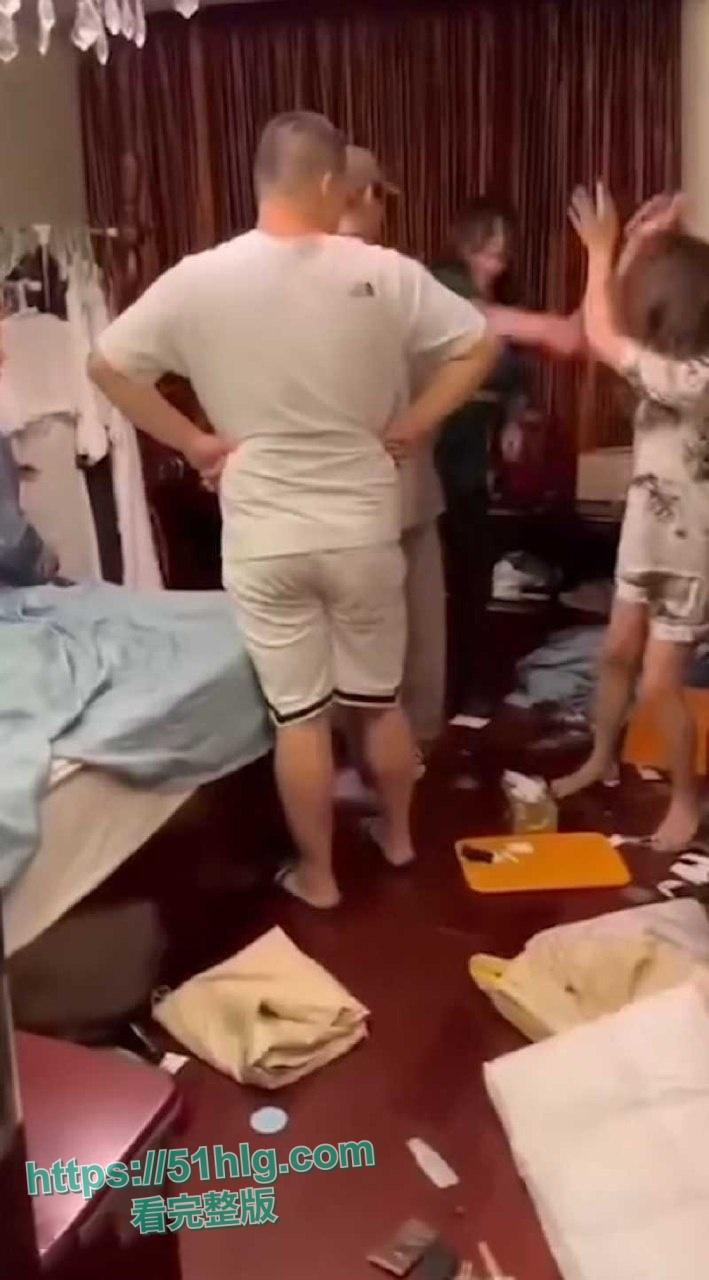 七夕佳节精彩演绎!出轨丈夫、怒焰妻子与绝望小三的残酷冲突,公安民警在旁也无能为力 第2张 七夕佳节精彩演绎!出轨丈夫、怒焰妻子与绝望小三的残酷冲突,公安民警在旁也无能为力 第2张