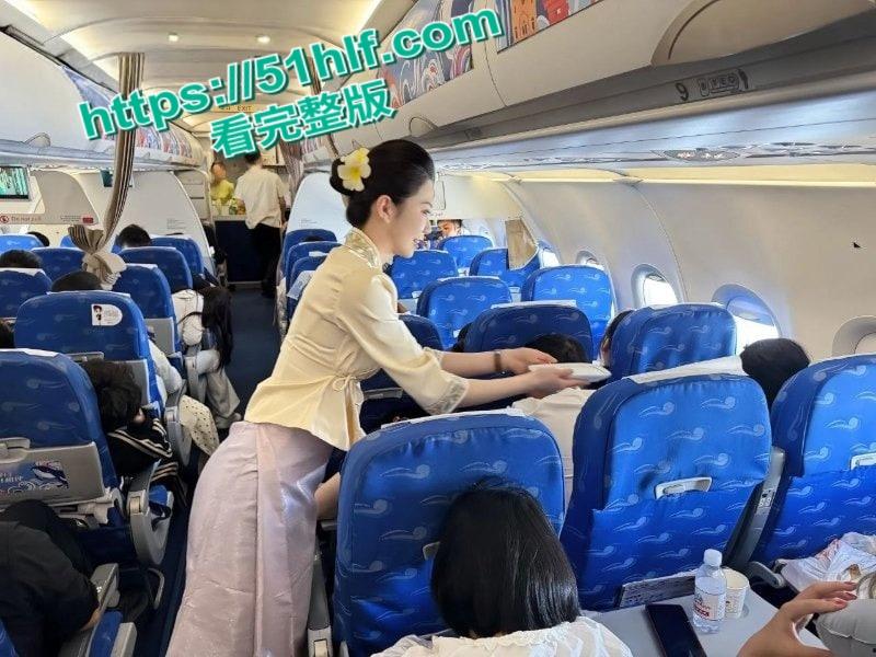 山东青岛98年空姐【张萍】私下淫乱视频流出，反差骚婊学生时代就欲望爆棚四处寻欢！  第1张