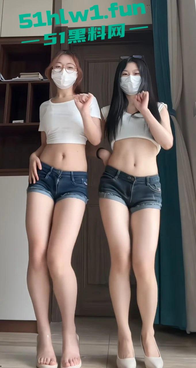 双人脱衣舞见过吗？18w粉丝网红抖音【笨蛋小妮】激情上演 花一份钱享受双倍快乐。  第5张