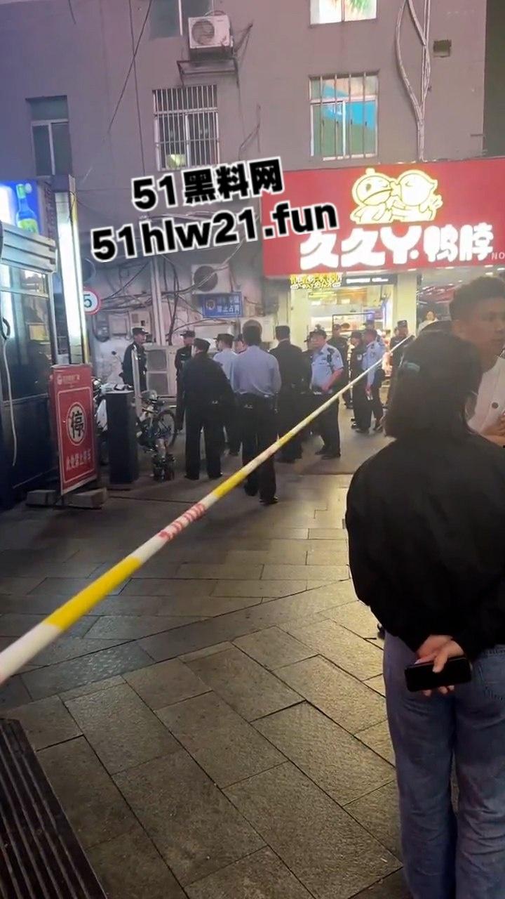 无码血腥慎入！安徽无为久久鸭鸭脖老板与人发生口角，被砍下脑袋当球踢，脑浆流泄一地。  第2张