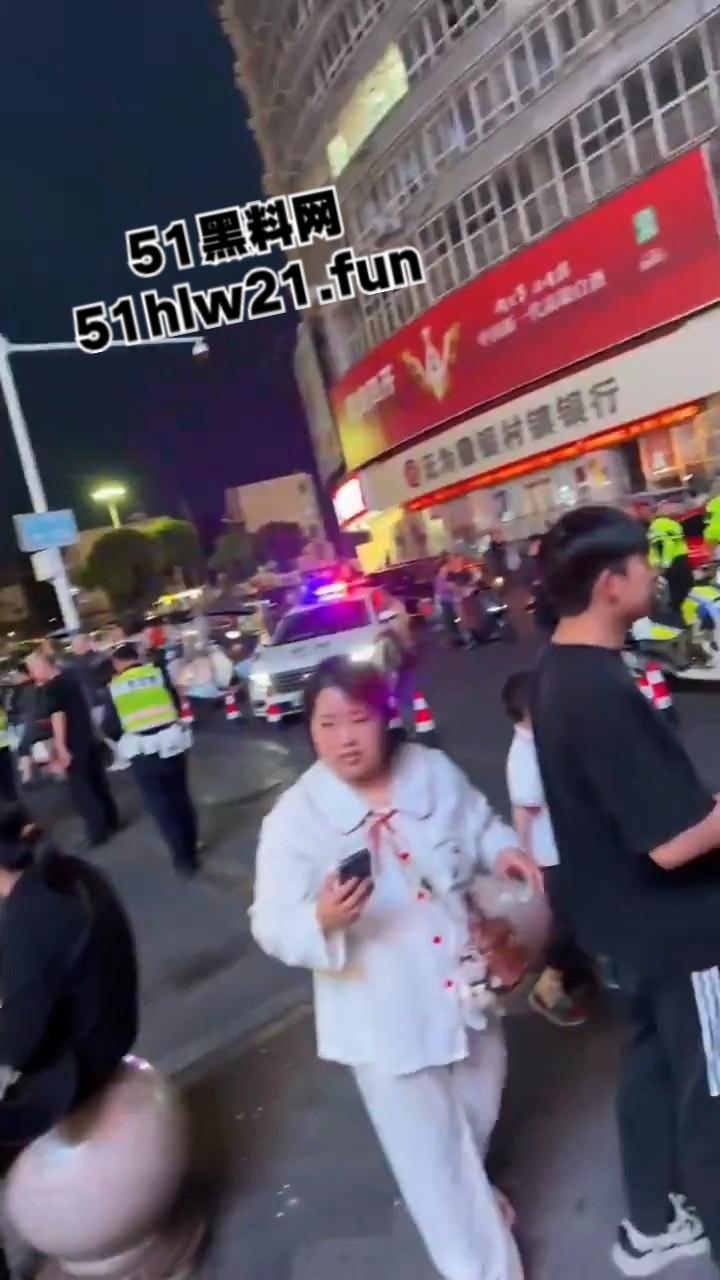 无码血腥慎入！安徽无为久久鸭鸭脖老板与人发生口角，被砍下脑袋当球踢，脑浆流泄一地。  第6张