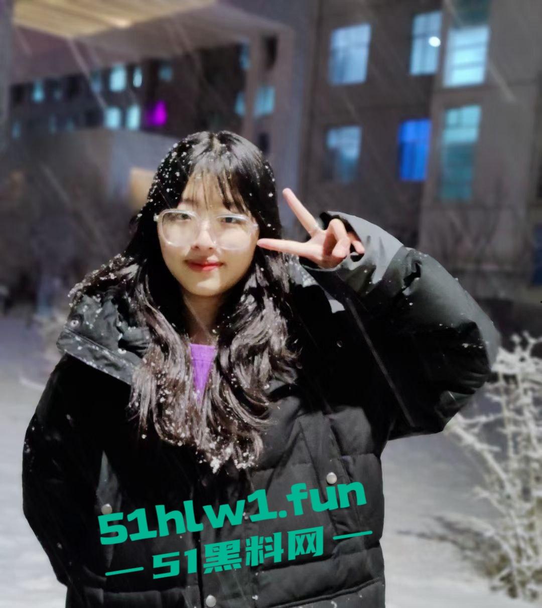 青海大学大一嫩妹【伍悦】露脸约炮视频被曝,粉嫩逼穴水润多汁,口交骑乘样样精通。 第1张 青海大学大一嫩妹【伍悦】露脸约炮视频被曝,粉嫩逼穴水润多汁,口交骑乘样样精通。 第1张