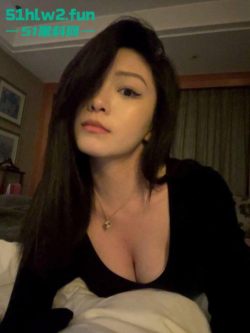 重庆高端外围鸡【溱浠雨】极品巨乳女神不雅私拍流出，各种道具淫骚自慰这奶子真的太爱了。  第1张