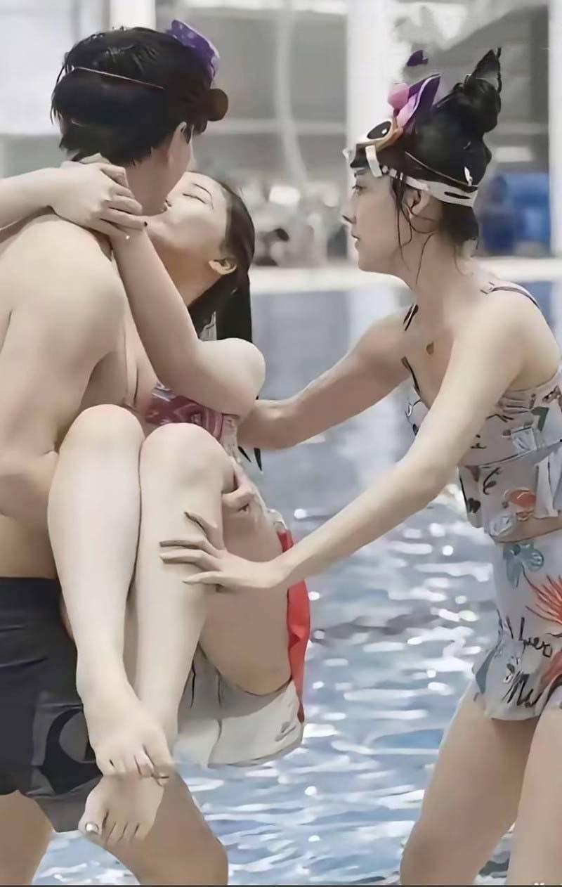 当红女星【虞书欣】性丑闻震撼揭晓！全民女神沦为小鲜肉陪睡女星！性爱视频外泄引爆争议  第10张