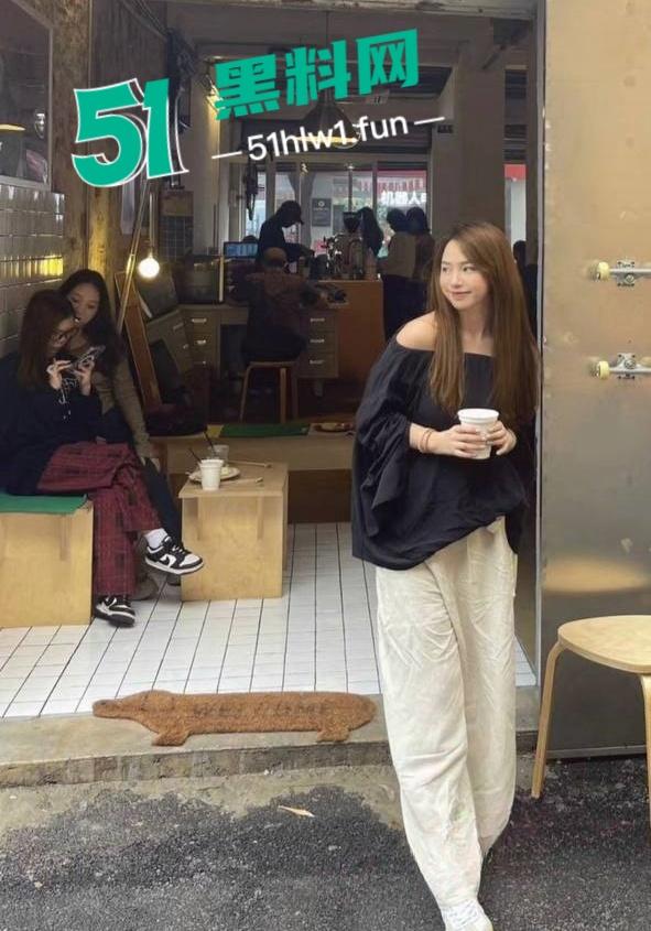 广州高颜值素人骚女【柳青】外表光鲜亮丽私下是只纯欲母狗被曝光，网友床上调教玩弄视频流出。  第3张