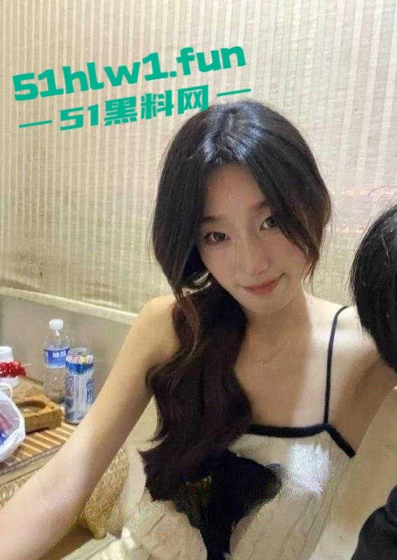 独家曝光!郑州职业技术学院【马玲玲】高颜值女校花,身穿情趣套装约炮视频。 第1张 独家曝光!郑州职业技术学院【马玲玲】高颜值女校花,身穿情趣套装约炮视频。 第1张