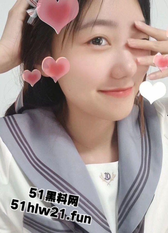 山东济南外国语学院【李思琦】遭渣男分手曝光隐私，清纯学生妹背后爱吃肉屌偷偷自慰，床上一跪骚得流水。  第6张