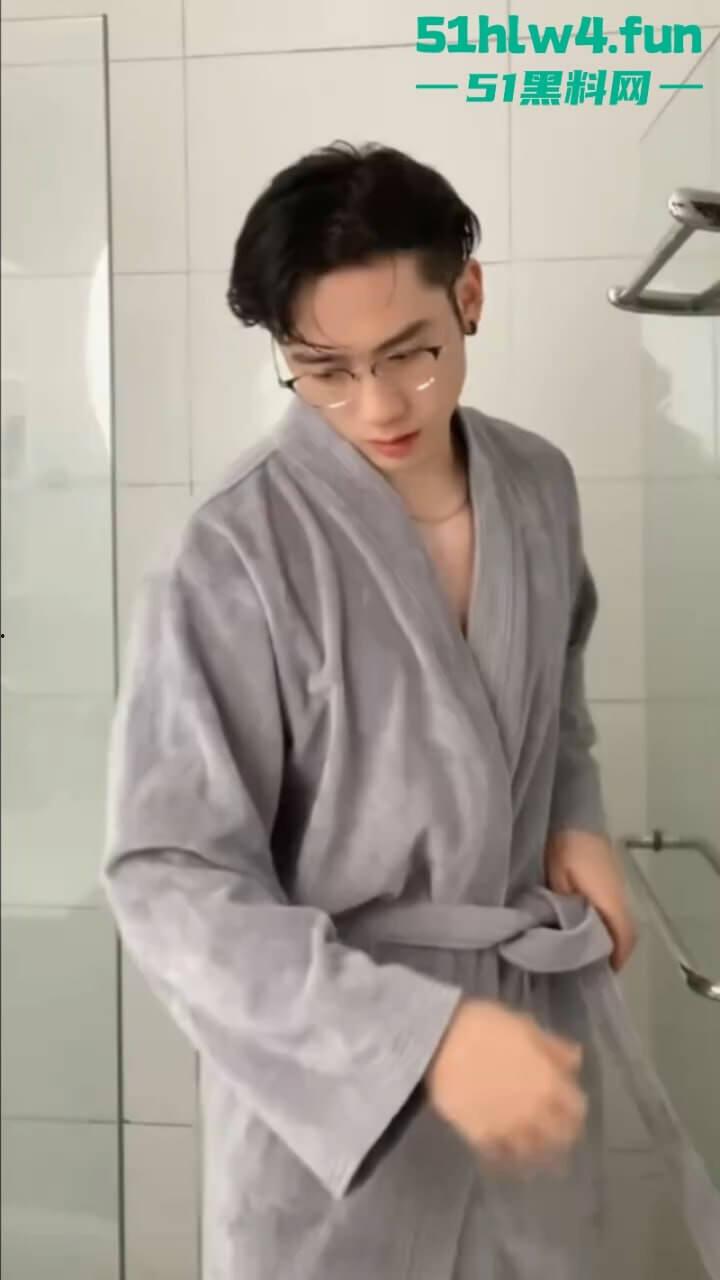 抖音百万粉丝网红【屋里超哥】私底下居然靠富婆赚钱维生34分钟完整版私密视频流出! 第7张 抖音百万粉丝网红【屋里超哥】私底下居然靠富婆赚钱维生34分钟完整版私密视频流出! 第7张