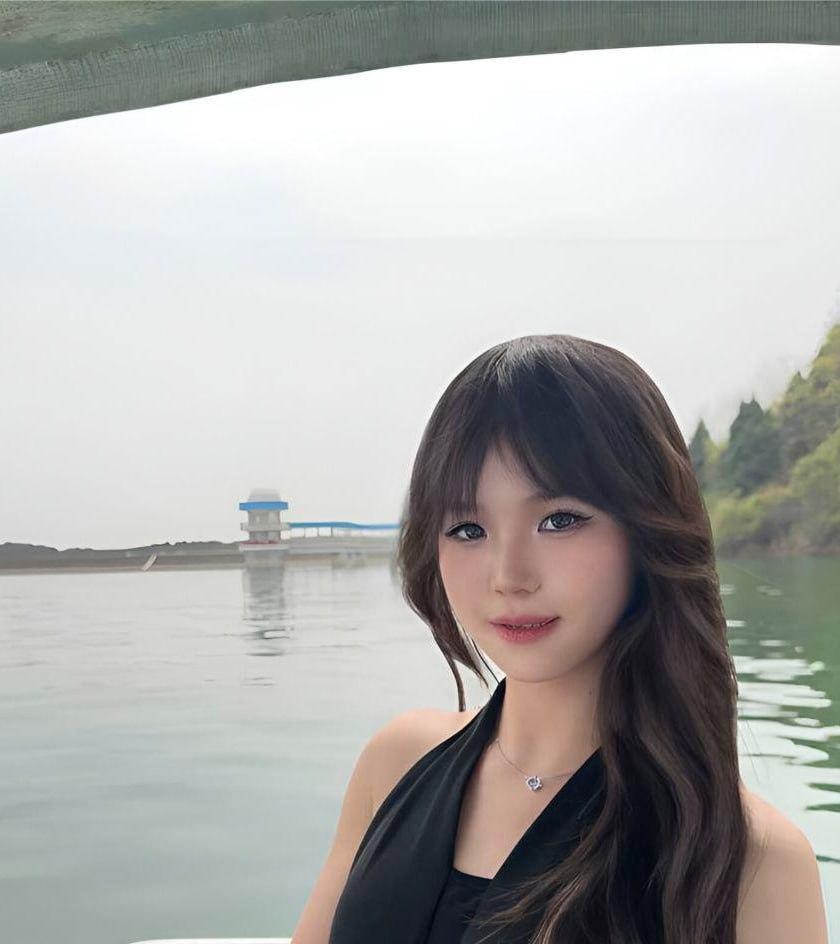 天津师大【郁语心】清纯照片撩肥仔面基翻车被指责照骗 空虚肥仔含泪打完这一炮  第1张