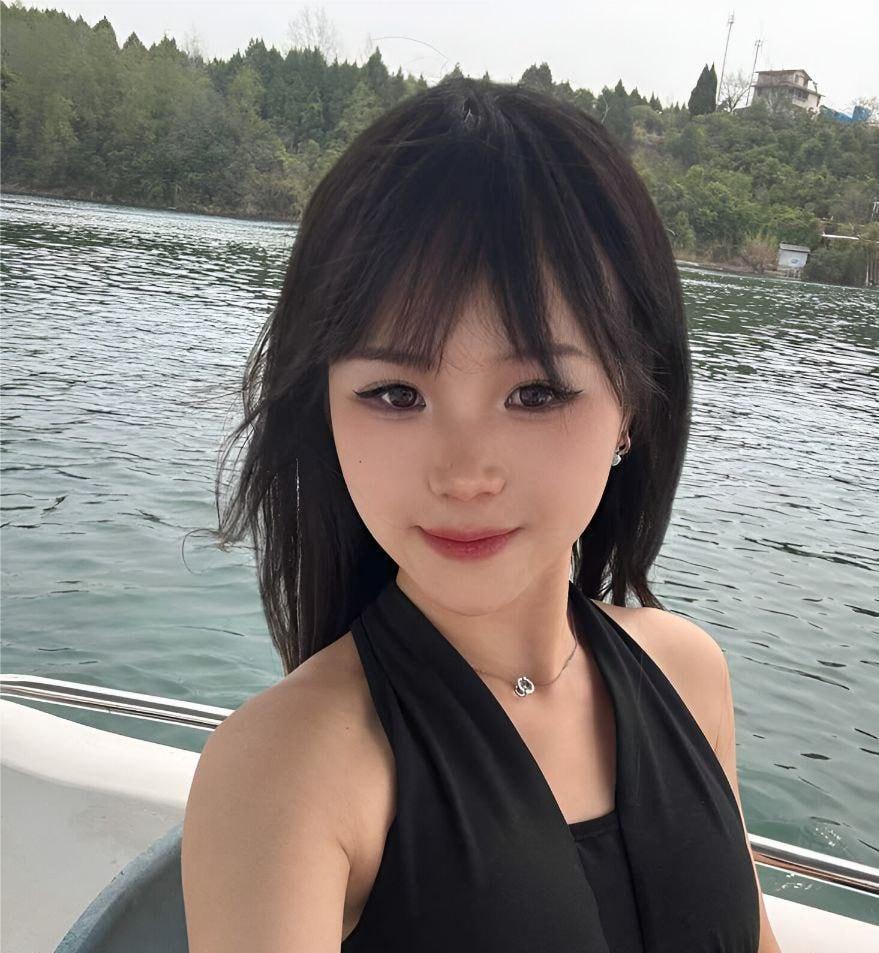 天津师大【郁语心】清纯照片撩肥仔面基翻车被指责照骗 空虚肥仔含泪打完这一炮  第2张