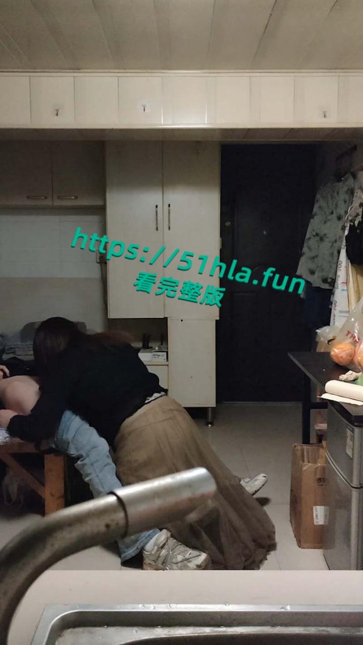 南京伪娘阿红事件，最耀眼的男嘉宾皮衣哥，闪亮登场，清纯气息帅男也拜倒在红姐石榴裙下！  第5张