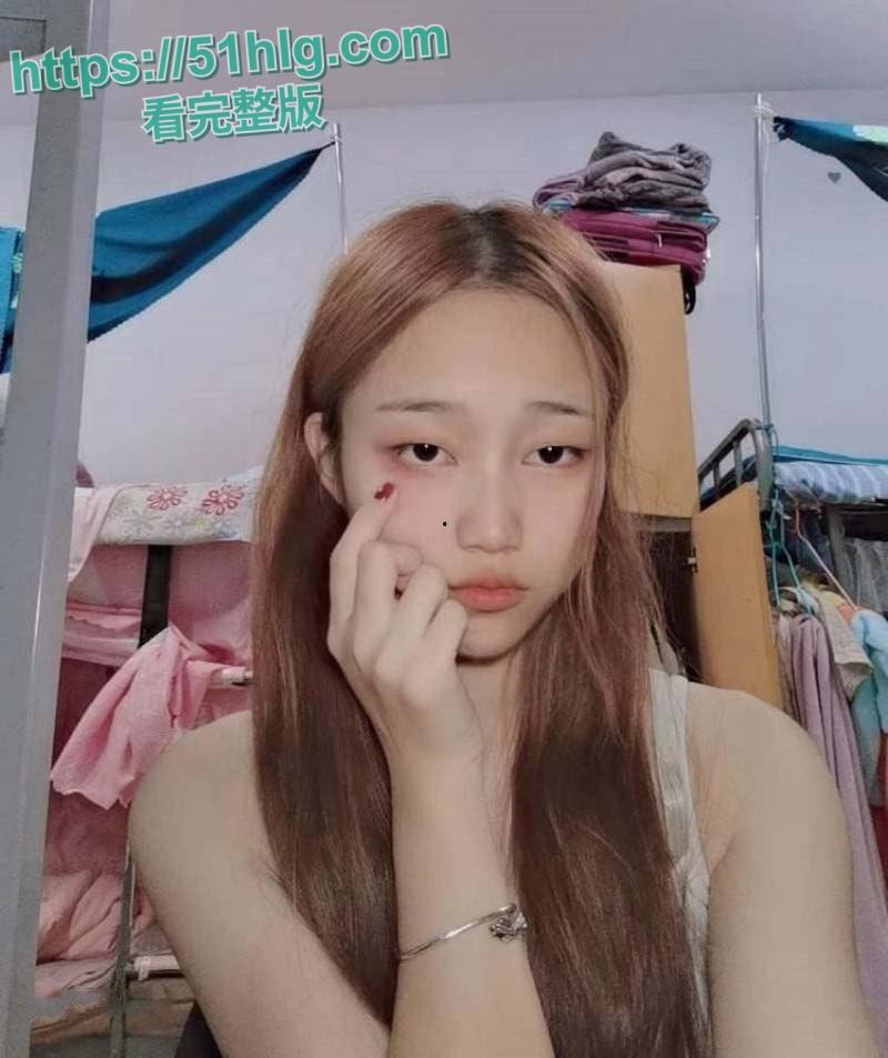 【四川】清纯厂妹的狂野转行，沦为男人的极品泄欲炮架！床技狂野，露脸口交风骚程度堪比资深骚鸡  第1张